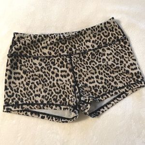 Leopard Savage Barbell Shorts, Medium